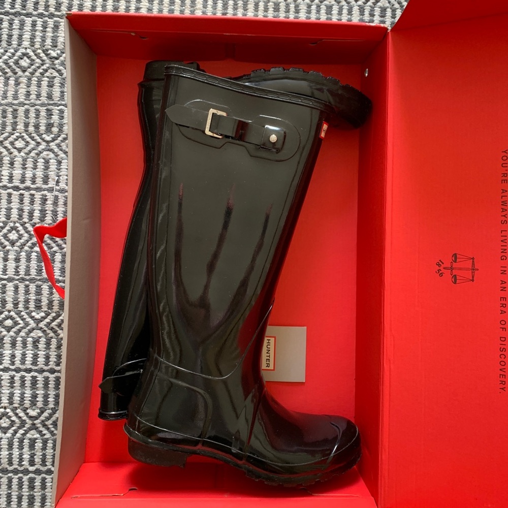 Women's Refined Slim Fit Tall Gloss Rain Boots